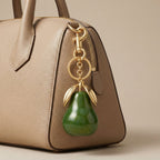 Charm pera dorada