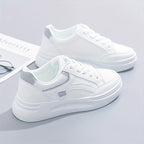Zapatillas blancas chic de comodidad ligera