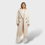 Abrigo elegante de lana con doble botonadura